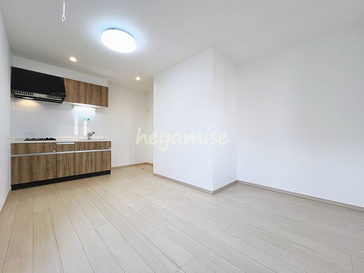 GRANDTIC武蔵塚103の居間