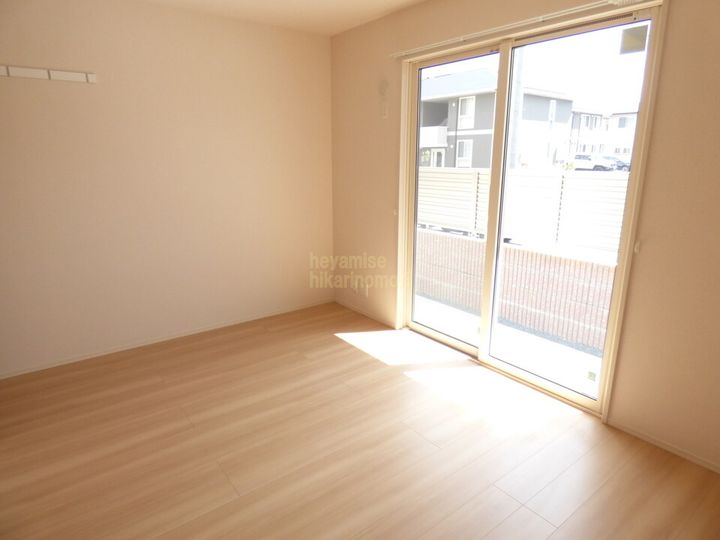 セキュレア須屋 H棟102の寝室