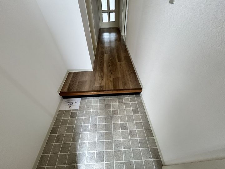 Belong東花園302の玄関