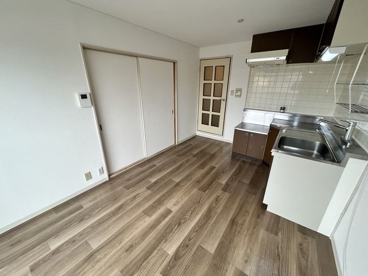 Belong東花園302の居間