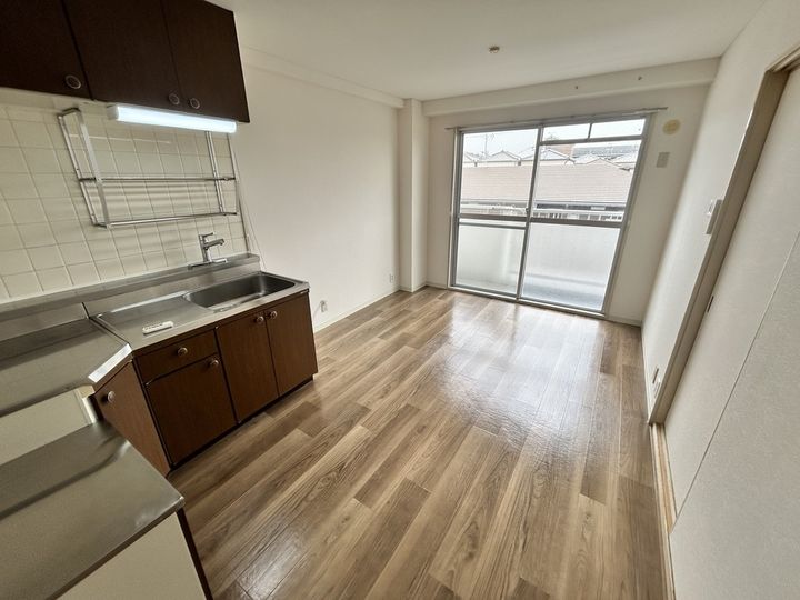 Belong東花園302の居間