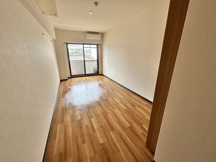 ヴァンテアン東本町215の居間