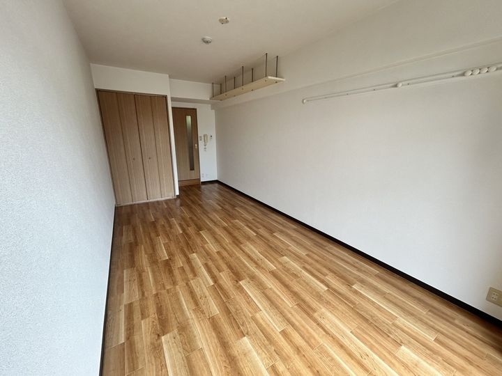 ヴァンテアン東本町215の居間