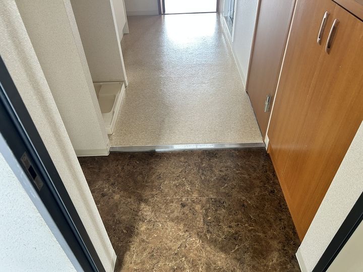 ロジェ今福鶴見208の玄関