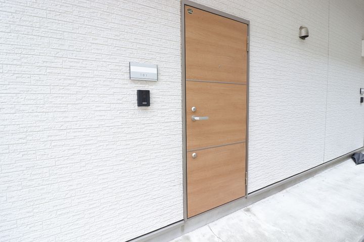 メゾン・ド・フォルテの玄関