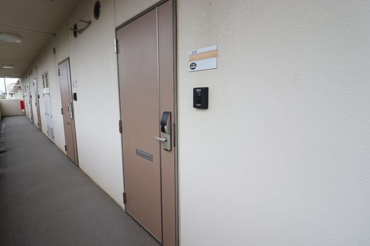 ミドル東大沼2の玄関