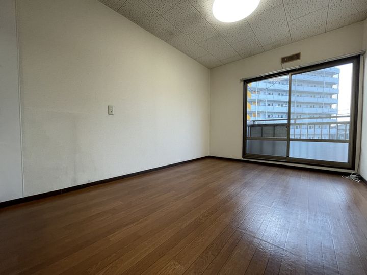 シャトー三木の居間
