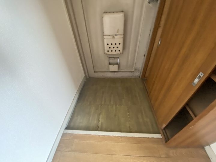 飾磨サンハイツ402の玄関