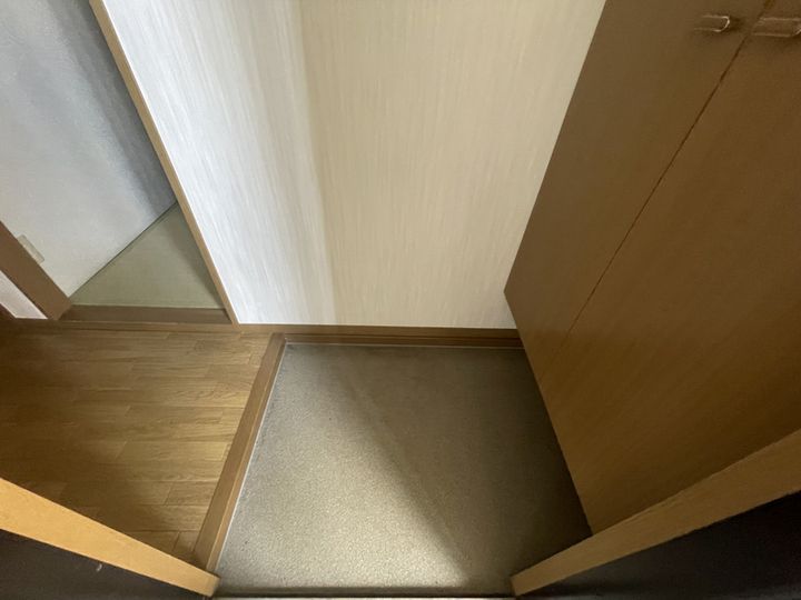 第5山下ハイツ201の玄関