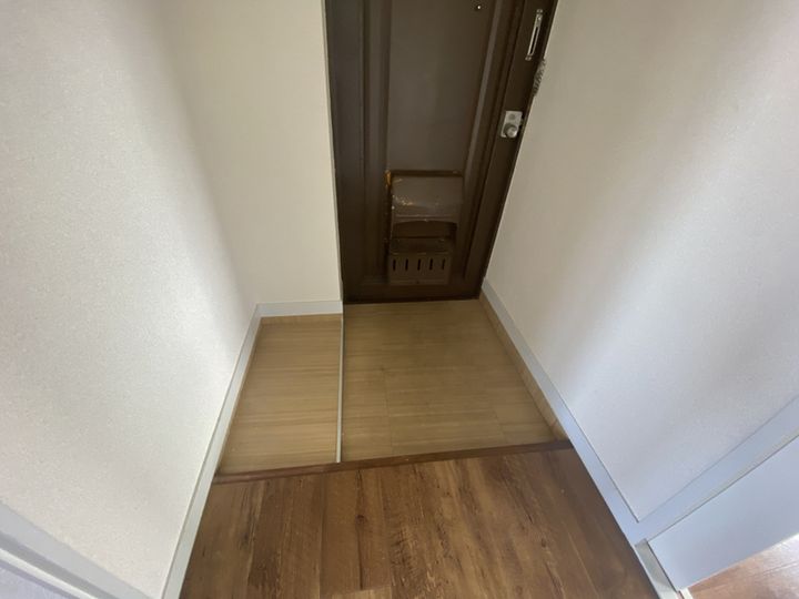 アイマンションの玄関