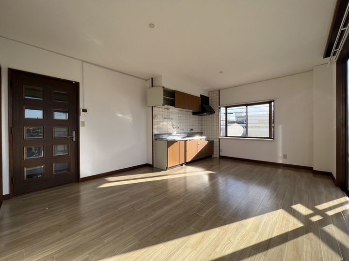 土山第三ビルの居間