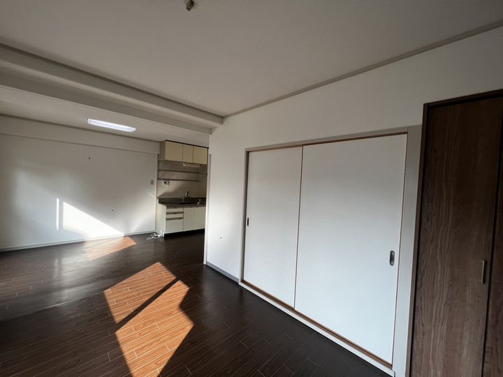 ハイツメロディ406の居間