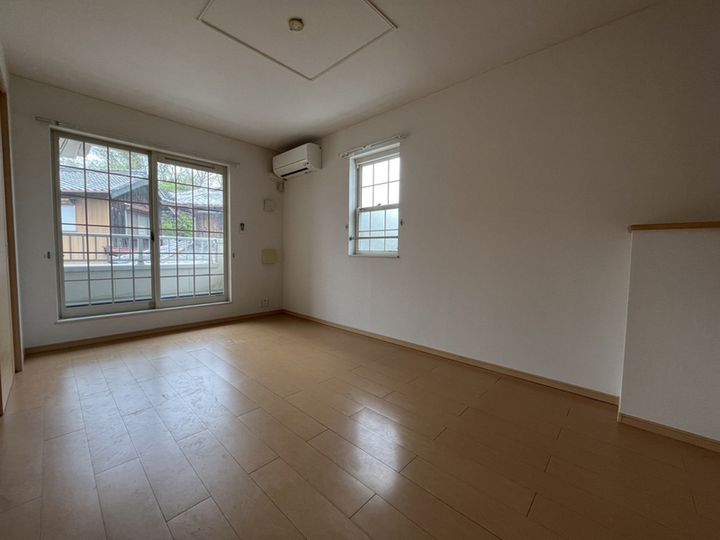 プレアデスBの居間