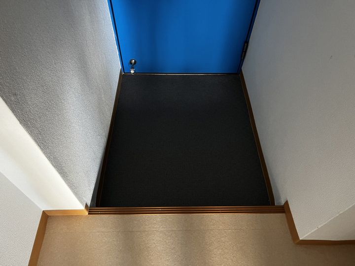 クリスタル小姓町の玄関