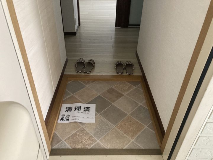 クレール山手の玄関