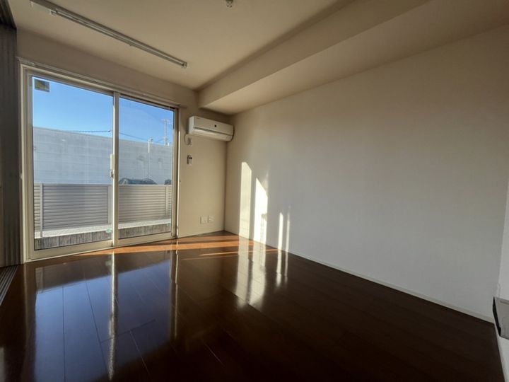 クラージュKSの居間