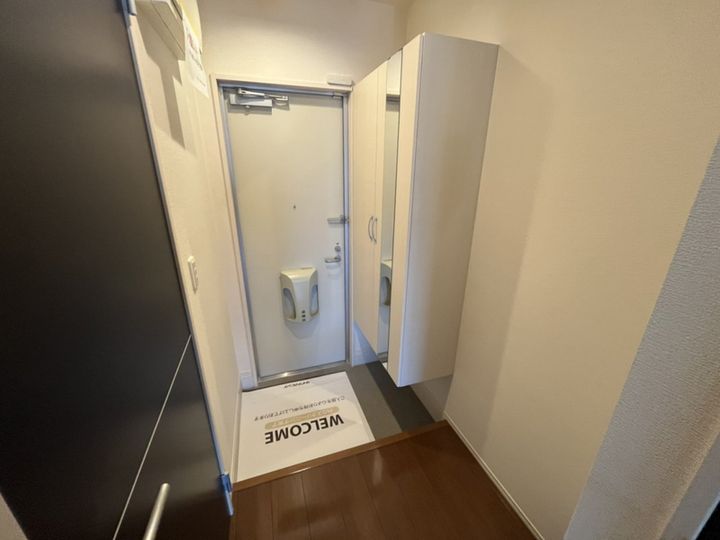 クラージュKSの玄関