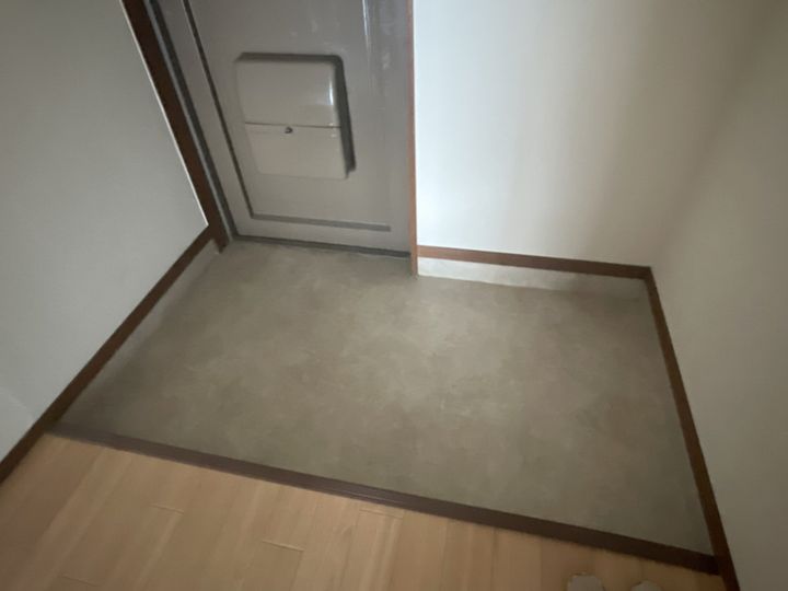 旭マンション305の玄関