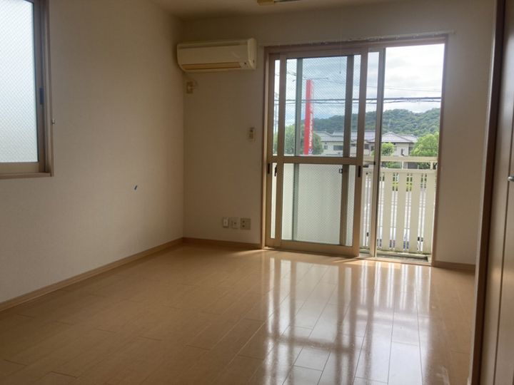 石がけ五番館205の居間