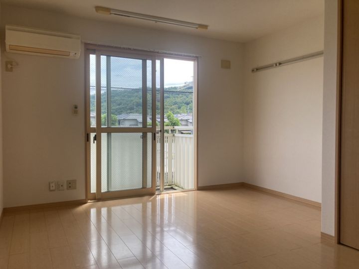 石がけ五番館205の居間