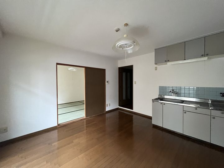 グリーンコスモ田井1-Cの居間