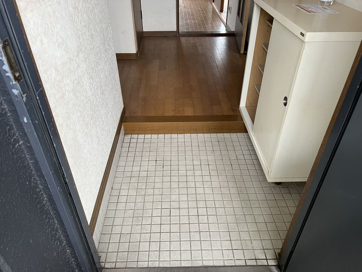 グリーンコスモ田井2-Cの玄関