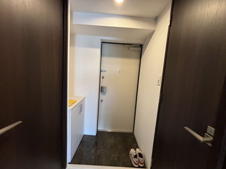 レジデンスh忍町の玄関