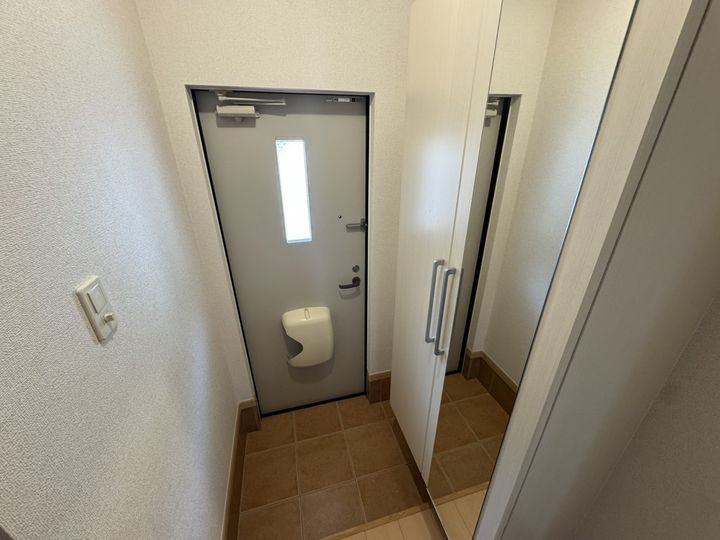 シュラインイーストの玄関