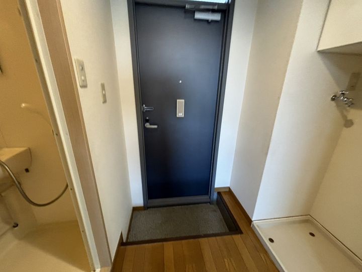 MISTRAL下手野107の玄関