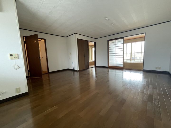 プレジデントふくなが202の居間