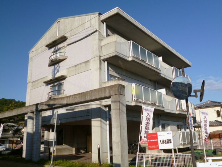 サンシャイン山下 B棟の外観