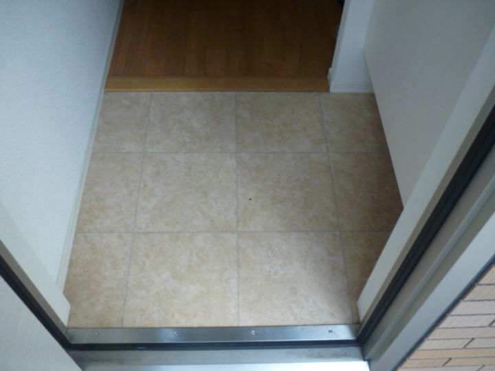 Coral Court 飾磨 A棟の玄関