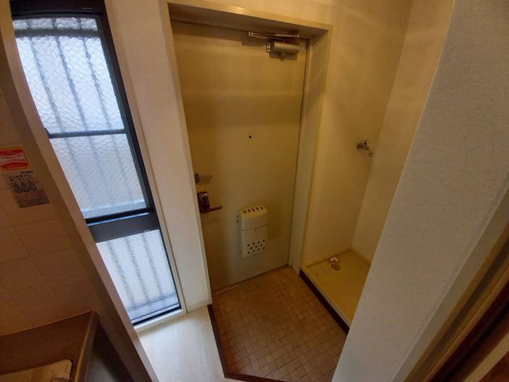 ジュネス野里107の玄関