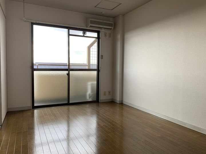 プチシャトウ201の居間