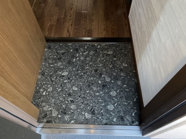 イースト・ヒルズ101の玄関