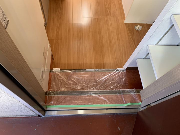 プリモローザMの玄関