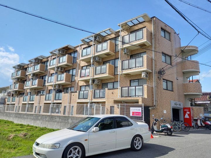 ジュネス白国の外観