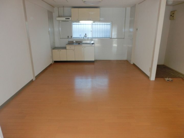 津田ビル203の居間