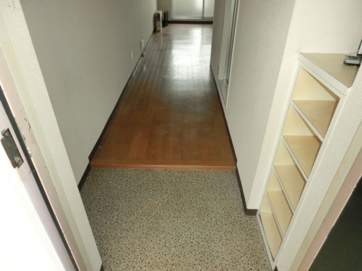 ソルテリアユタカ202の玄関