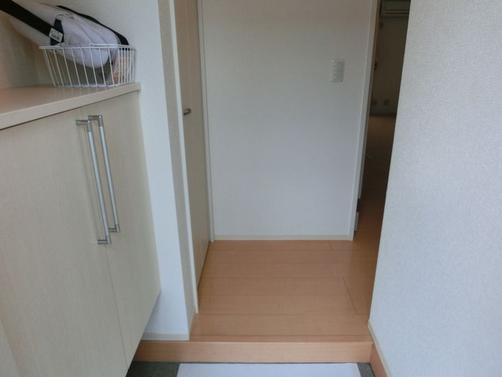 モダンコート東阿保の玄関