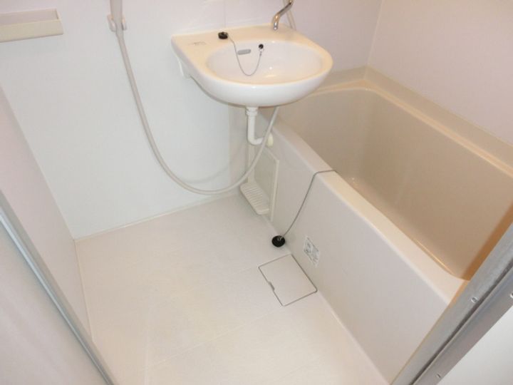 メゾンジュネス107の風呂