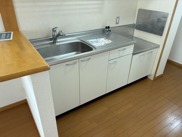 マン ウンド フラウ Bのキッチン