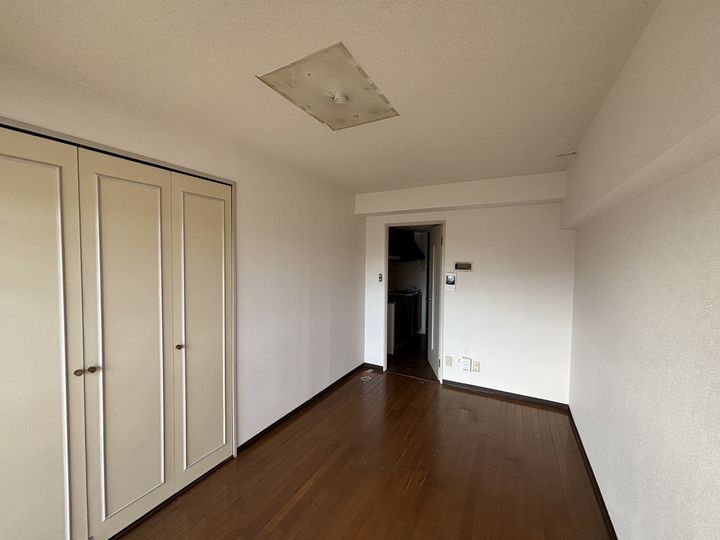 ジュネス神屋町の居間