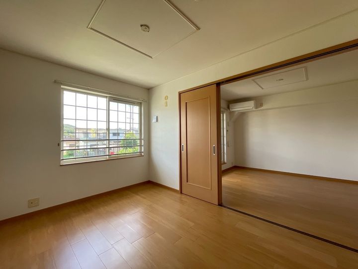 ヒルサイド緑ヶ丘C201の居間