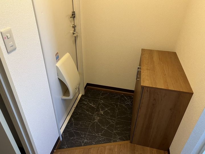 フレグランス別所の玄関