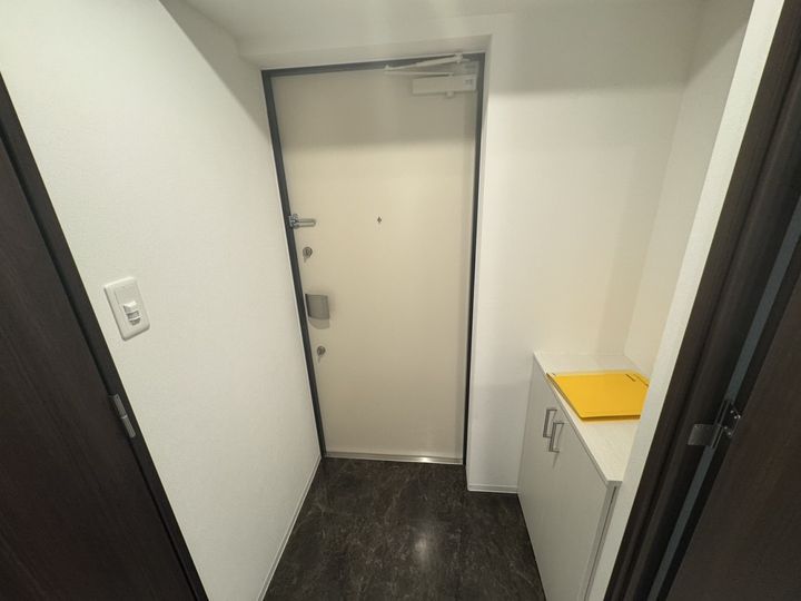 レジデンスh忍町の玄関