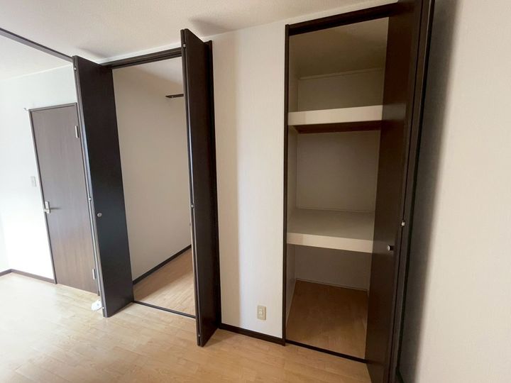 ハイツサンライフC棟の玄関