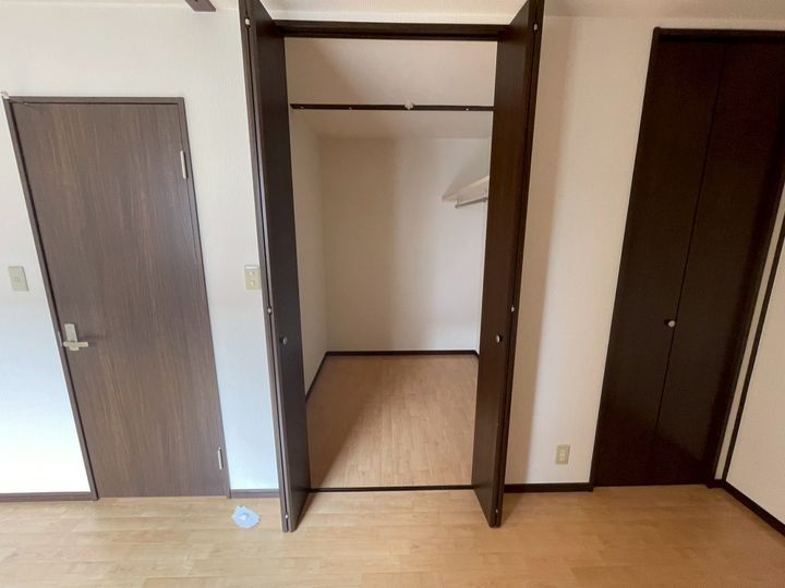 ハイツサンライフC棟の玄関