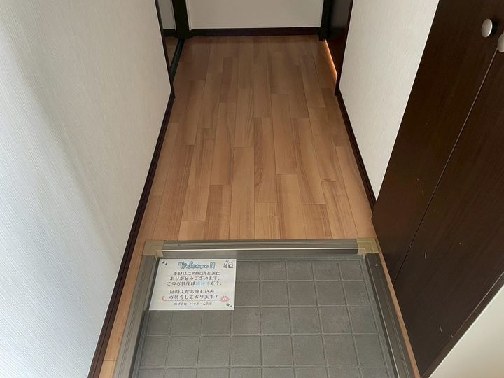 ハイツサンライフC棟の玄関