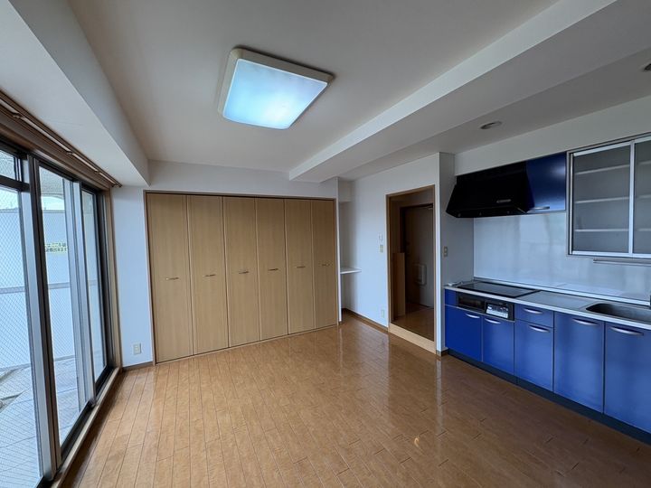 シャトー三和南車崎の居間